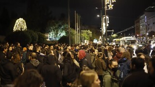 Συγκέντρωση στο Σύνταγμα για τον πυροβολισμό του 16χρονου στη Θεσσαλονίκη