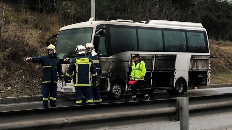 Θεσσαλονίκη: Φωτιά σε σχολικό λεωφορείο - Σώα όλα τα παιδιά