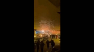 Αποκλειστικό CNN Greece: Καρέ - καρέ η εμπρηστική επίθεση σε αυτοκίνητα στο Φάληρο