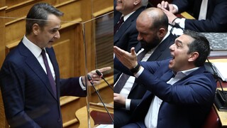 «Μετωπική» σύγκρουση Μητσοτάκη - Τσίπρα στη Βουλή για τις παρακολουθήσεις