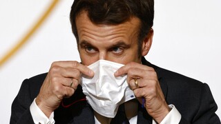 Γαλλία - Covid-19: Ο Μακρόν ξαναβάζει τη μάσκα του για λόγους «ευθύνης»