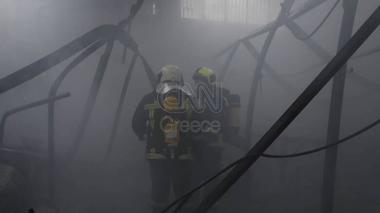 Ασπρόπυργος: Καλύτερη η εικόνα της φωτιάς στο εργοστάσιο πολυεστερικών