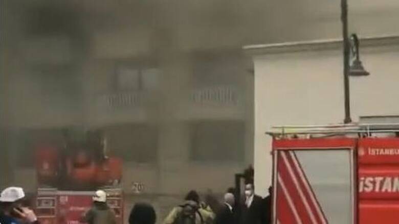 Τουρκία: Φωτιά σε πολυτελές ξενοδοχείο στο Βόσπορο