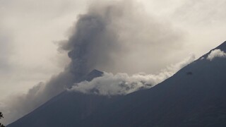 Γουατεμάλα: Ενεργοποιήθηκε το ηφαίστειο Φουέγο - Ισχυρές εκρήξεις και εκροή λάβας