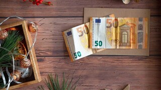 Επιδόματα και δώρα Δεκεμβρίου: Οι προθεσμίες για αιτήσεις και πληρωμές