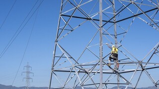 «Ανάσα» στο ρεύμα: Η τιμή της ηλεκτρικής ενέργειας «έπεσε» στα 200 ευρώ