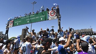 Αργεντινή: Οπαδός τραυματίστηκε όταν πήδηξε από γέφυρα με «στόχο» το λεωφορείο της εθνικής
