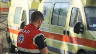 Κοζάνη: Γυναίκα παραλίγο να πνιγεί τρώγοντας σουβλάκι - Την έσωσε αστυνομικός
