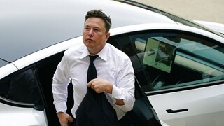 Κάτω από τα 125 δολάρια η μετοχή της Tesla - Τέλος στο «ξεπούλημα» βάζει ο Μασκ