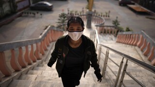 Bloomberg: Σαρώνει την Κίνα ο κορωνοϊός - 37 εκατομμύρια μολύνσεις σε μία ημέρα