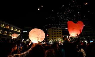 Χριστούγεννα 2022 - Δήμος Αθηναίων: Η Νύχτα των Ευχών στην πλατεία Κοτζιά