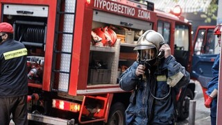 Θεσσαλονίκη: Αυτοκίνητο ξέφυγε από την πορεία του και πήρε φωτιά - Ένας τραυματίας