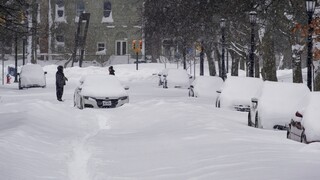 Η «χιονοθύελλα του αιώνα»: Δεκάδες νεκροί στη Νέα Υόρκη και φόβοι ότι ο απολογισμός θα αυξηθεί