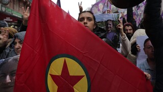 Γαλλία: Τούρκος «κάρφωσε» ψαλίδι στον λαιμό Κούρδου κομμωτή