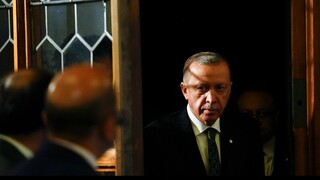 Προεκλογικοί «ελιγμοί» Ερντογάν: Κατήργησε τα όρια συνταξιοδότησης