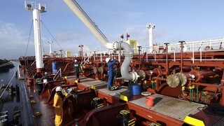 Bloomberg: Η Ρωσία «τρέχει» για εξαγωγές ντίζελ πριν τις κυρώσεις της ΕΕ