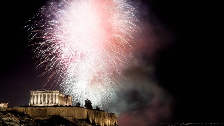 H Αθήνα υποδέχθηκε το 2023 με φαντασμαγορικό θέαμα
