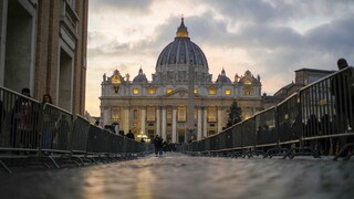 Βατικανό: Σε λαϊκό προσκύνημα η σορός του πρώην πάπα Βενέδικτου