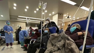 Κορωνοϊός - Παραδοχή από Κίνα: «Τεράστιος» ο αριθμός θανάτων - Το 70% στη Σαγκάη έχει νοσήσει
