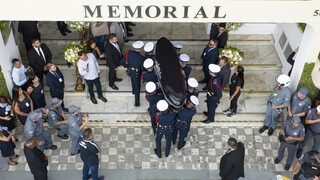 Κηδεία Πελέ: Η Βραζιλία αποχαιρέτησε τον «βασιλιά» της - Χιλιάδες κόσμου στο τελευταίο «αντίο»