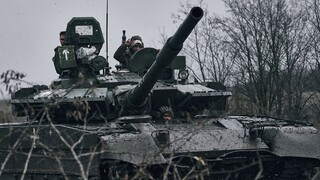 Ουκρανία: Tην αποστολή τεθωρακισμένων οχημάτων στο Κίεβο επιβεβαιώνει ο Μπάιντεν