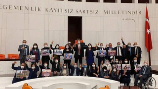 Δουλειές με «χούντες»: Το σχέδιο Ερντογάν για να εξουδετερώσει τους αντιπάλους του