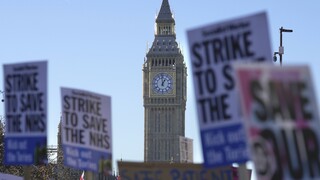 Βρετανία: Απειλεί με 72ωρη απεργία το ιατρικό προσωπικό