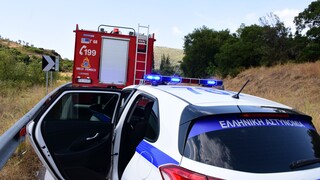 Κόρινθος: Αυτοκίνητο έπιασε φωτιά εν κινήσει - Σώα η οικογένεια που επέβαινε στο ΙΧ