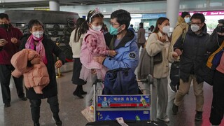 Κορωνοϊός στην Κίνα: Τέλος στην καραντίνα για τους ξένους ταξιδιώτες