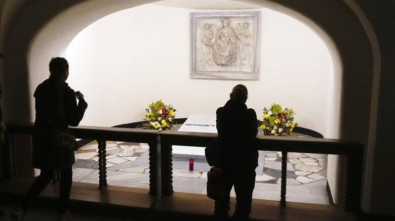 Βατικανό: Επισκέψιμος ο τάφος του τέως πάπα Βενέδικτου