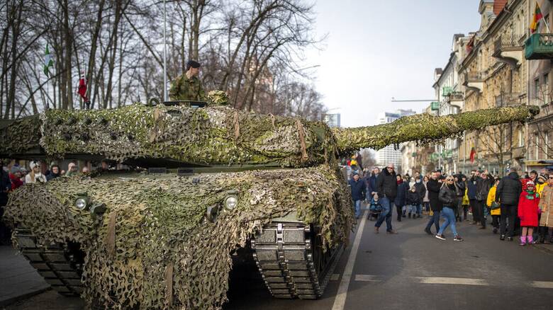 Γερμανία: Το Βερολίνο μπορεί να στείλει και άρματα Leopard προς στήριξη της Ουκρανίας