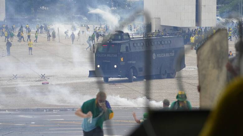 Εικόνες χάους στη Βραζιλία: Ξανά στον έλεγχο των δυνάμεων ασφαλείας το Κογκρέσο