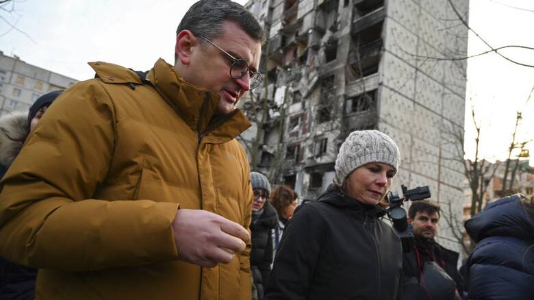 Ουκρανία: Νέοι βομβαρδισμοί στο Χάρκοβο μετά την επίσκεψη της ΥΠΕΞ της Γερμανίας