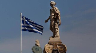 Ευρωβαρόμετρο: Ακρίβεια και φτώχεια ανησυχούν τους Έλληνες