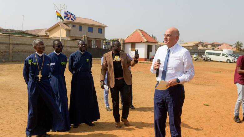 Δένδιας: Στη Γκάνα ο Έλληνας ΥΠΕΞ - Επισκέφτηκε το σχολείο του Αγίου Νικολάου