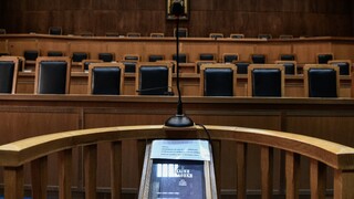 Ειδικό Δικαστήριο: Αντιπαράθεση για την κατάθεση της γραμματέως Καλογρίτσα για τσάντες με χρήματα