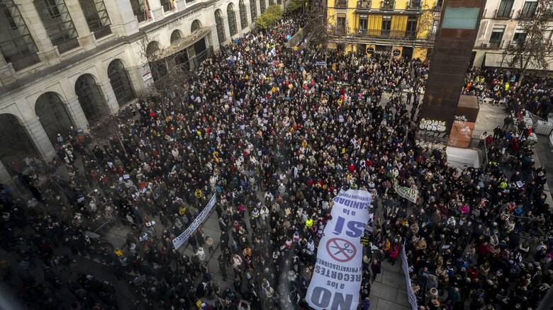 Ισπανία: Λαοθάλασσα διαδηλωτών κατηγορούν την κυβέρνηση για την καταστροφή του συστήματος υγείας