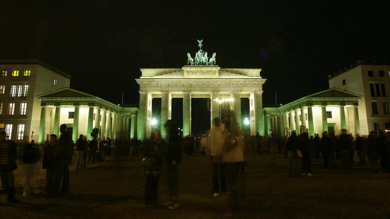 Βερολίνο: Αυτοκίνητο έπεσε πάνω στην Πύλη του Βρανδεμβούργου – Νεκρός ο οδηγός