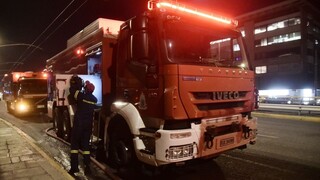 Λεωφόρος Συγγρού: Έκλεισε ο δρόμος μετά από φωτιά σε στάση λεωφορείου