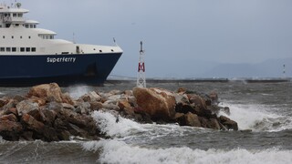 Απαγορευτικό απόπλου από Ραφήνα και Λαύριο - Κανονικά τα πλοία από Πειραιά