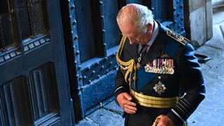 Πώς ο Βασιλιάς Κάρολος «κάνει οικονομία» για το Βρετανικό Δημόσιο