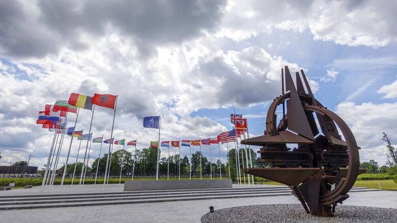 ΝΑΤΟ: Κάθε χώρα θα αποφασίσει ξεχωριστά αν θα δώσει άρματα στην Ουκρανία