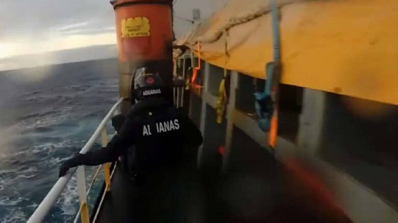 Καρέ - καρέ το ρεσάλτο των Ισπανών αστυνομικών στο πλοίο ελληνικών συμφερόντων «Blume»