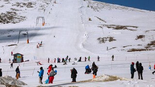 Χιονοδρομικά κέντρα: Περιμένουν με αγωνία να δουν «άσπρη μέρα»