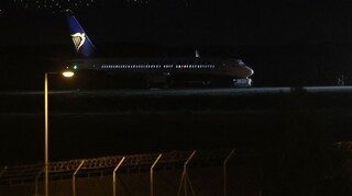 Λήξη συναγερμού στο «Ελ. Βενιζέλος»: Ολοκληρώθηκε ο έλεγχος στο αεροπλάνο - Οι πρώτες εικόνες