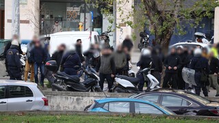 Άλκης Καμπανός: Ένταση έξω από τα δικαστήρια Θεσσαλονίκης