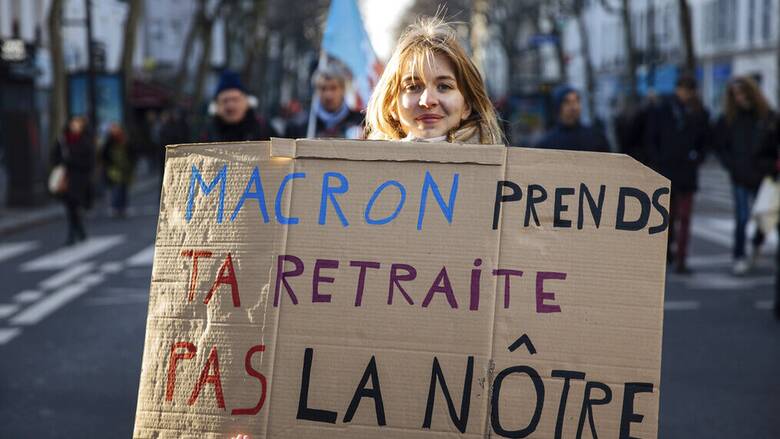Γαλλία: Εγκρίθηκε το συνταξιοδοτικό από το Υπουργικό Συμβούλιο - Με απεργίες απαντούν τα συνδικάτα