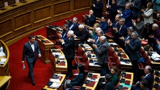 Κοινοβουλευτικές πηγές ΣΥΡΙΖΑ: Κυβέρνηση - Τασούλας κουρέλιασαν τον Κανονισμό της Βουλής