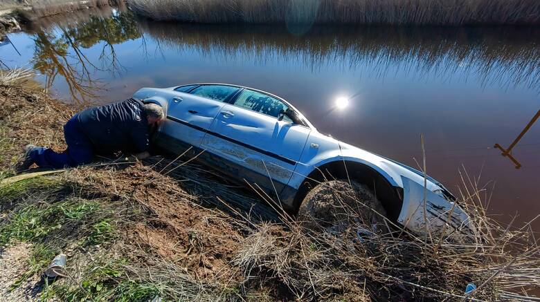 Αργολίδα: Εντοπίστηκε αυτοκίνητο μέσα στο ποτάμι του Ερασίνου