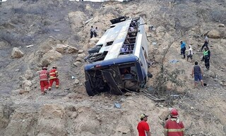 Περού: Λεωφορείο «βούτηξε» στο γκρεμό - Τουλάχιστον 25 νεκροί
